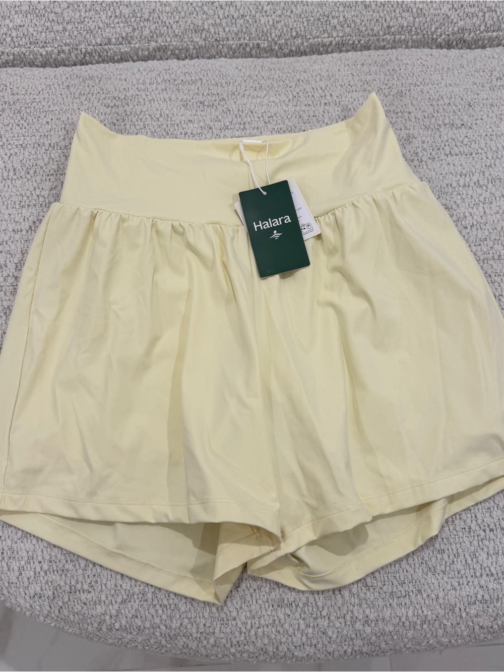 NWT HALARA Women's High Rise SoftlyZero Airy Shorts - Picture 2 of 5